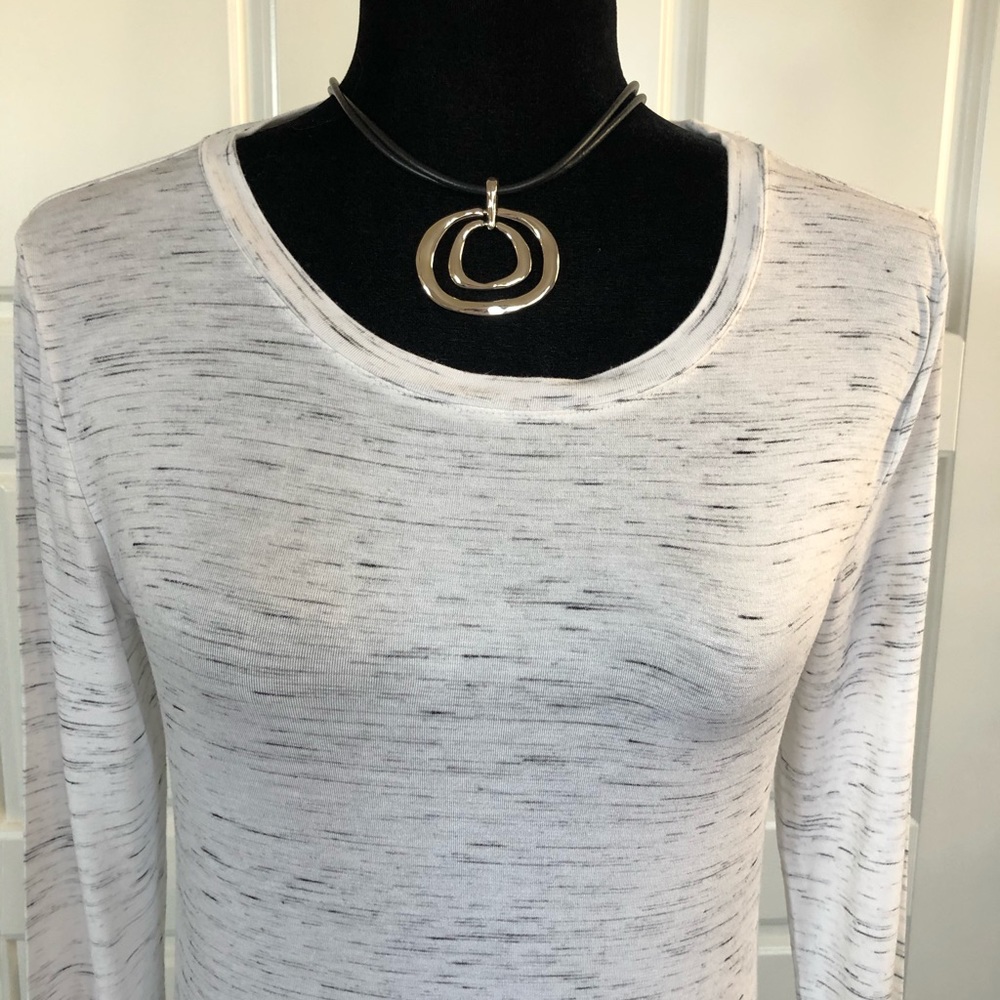Long sleeved scooped-neck top